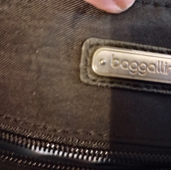 Baggallini crossbody bag in black and beautiful blue.. - Picture 2 of 9